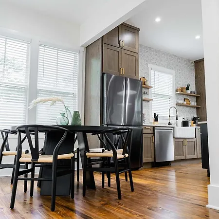 Beautiful Home Located In Norcross
